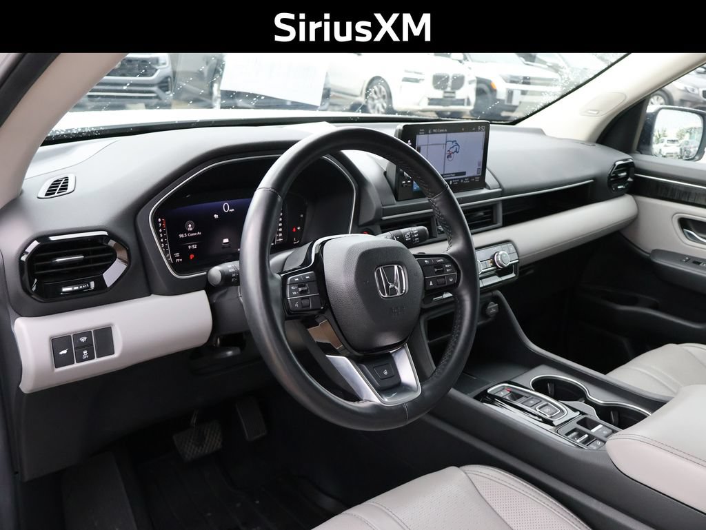 Used 2025 Honda Pilot Elite image 5