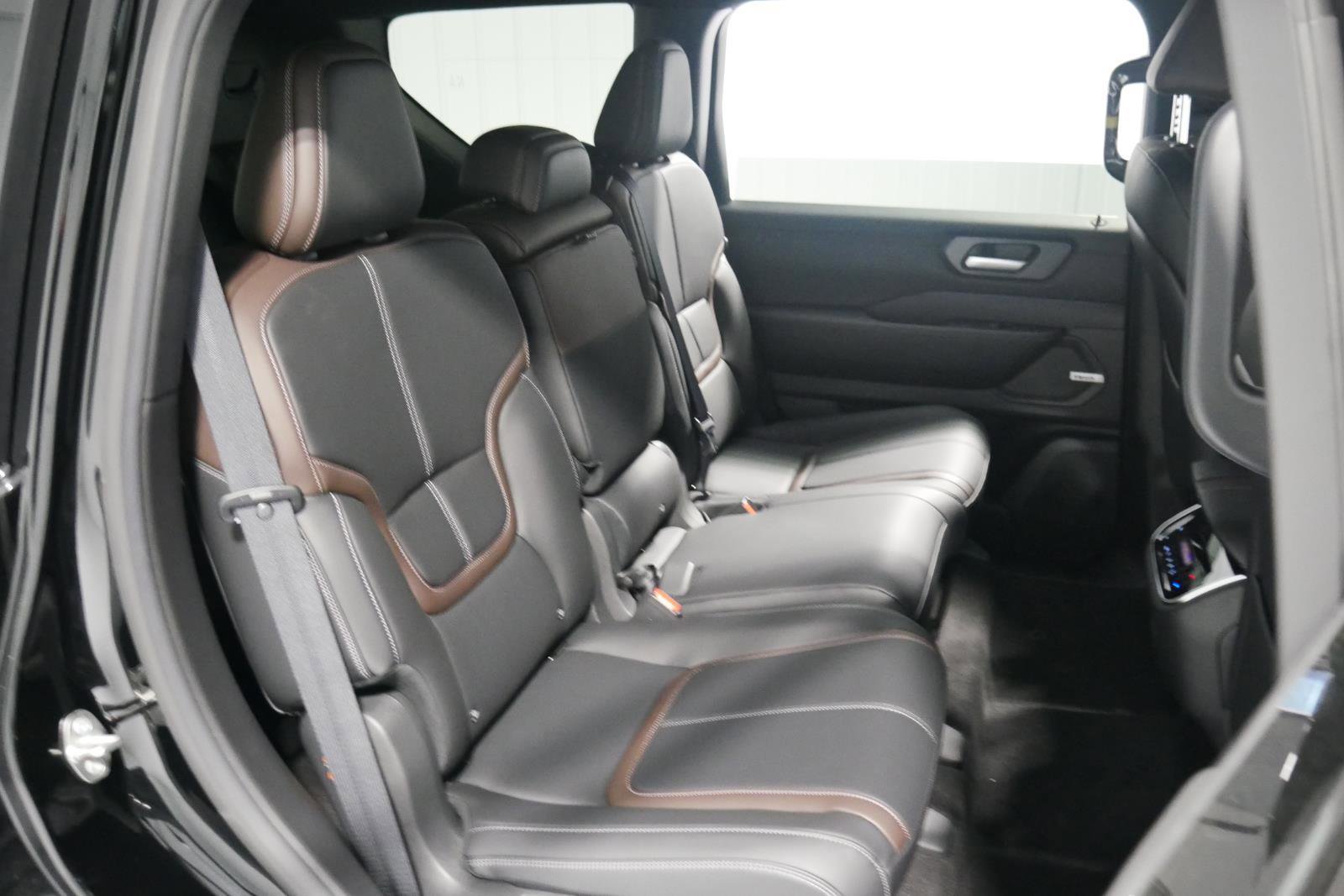 New 2026 Nissan Armada SL image 17