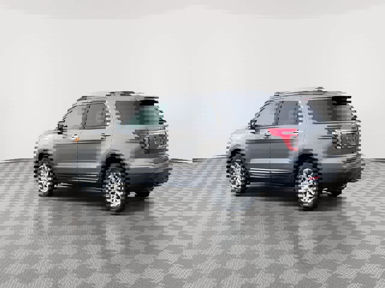 Used 2014 Ford Explorer XLT w/ Equipment Group 202A image 6