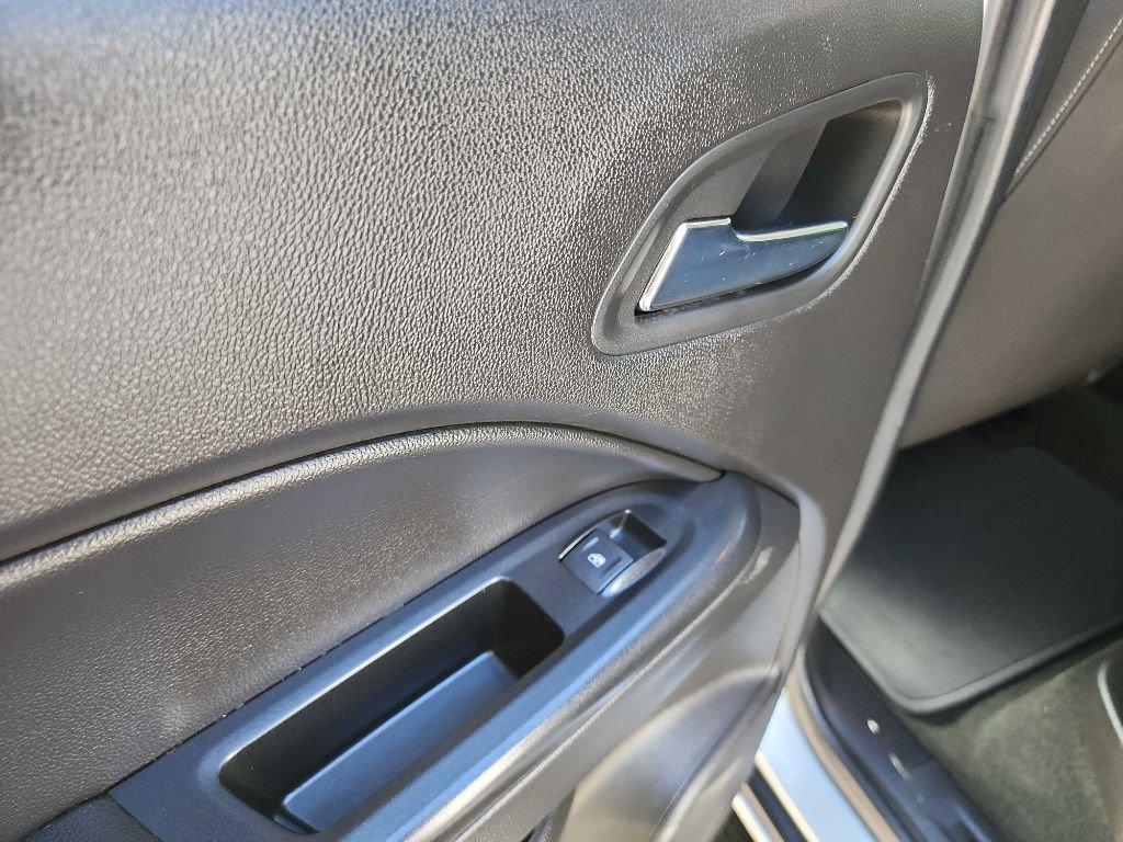 Used 2017 Chevrolet Colorado LT RWD image 32