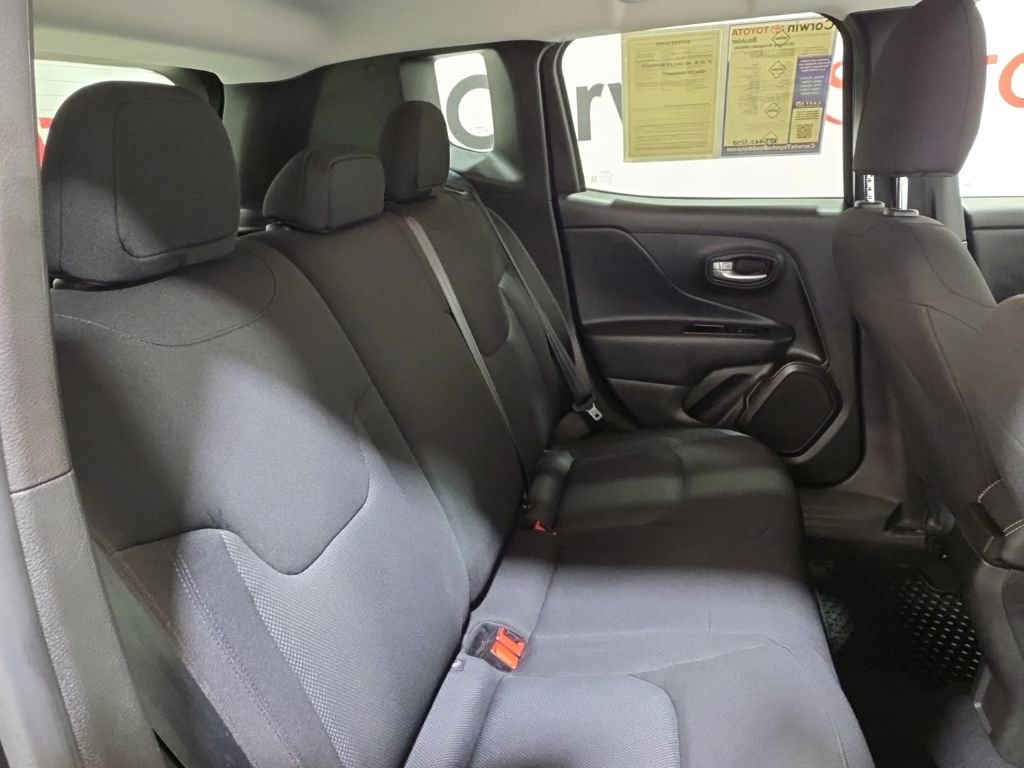 Used 2023 Jeep Renegade Latitude image 16