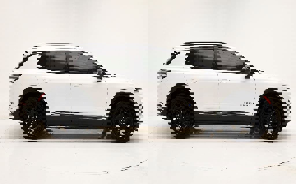 Used 2025 Chevrolet Equinox EV RS image 2