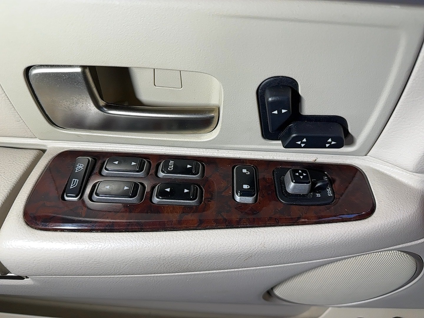 Used 2007 Lincoln Town Car Signature RWD image 16