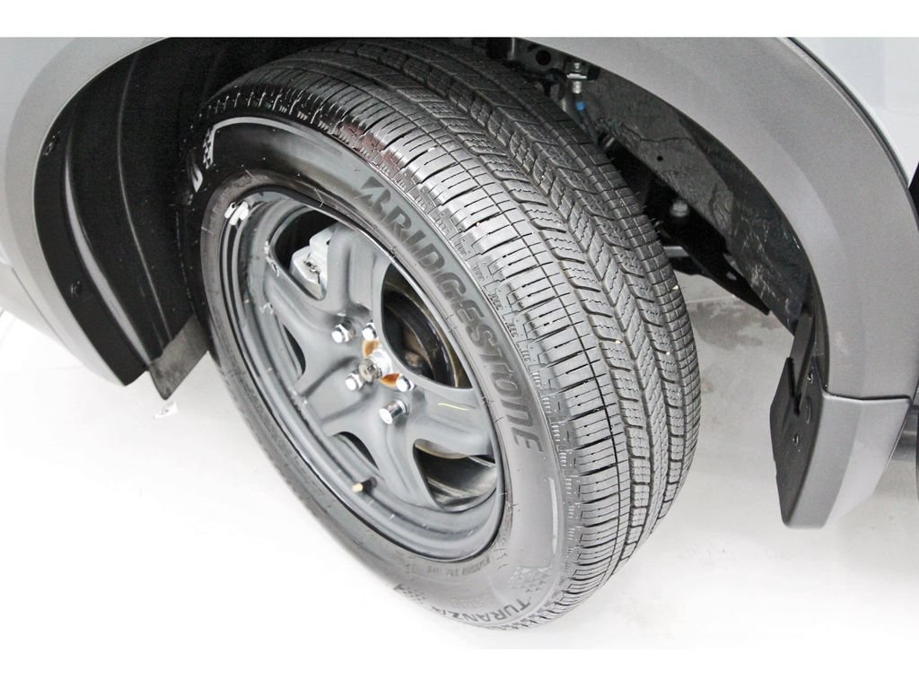 Used 2026 Nissan Kicks SV FWD image 28