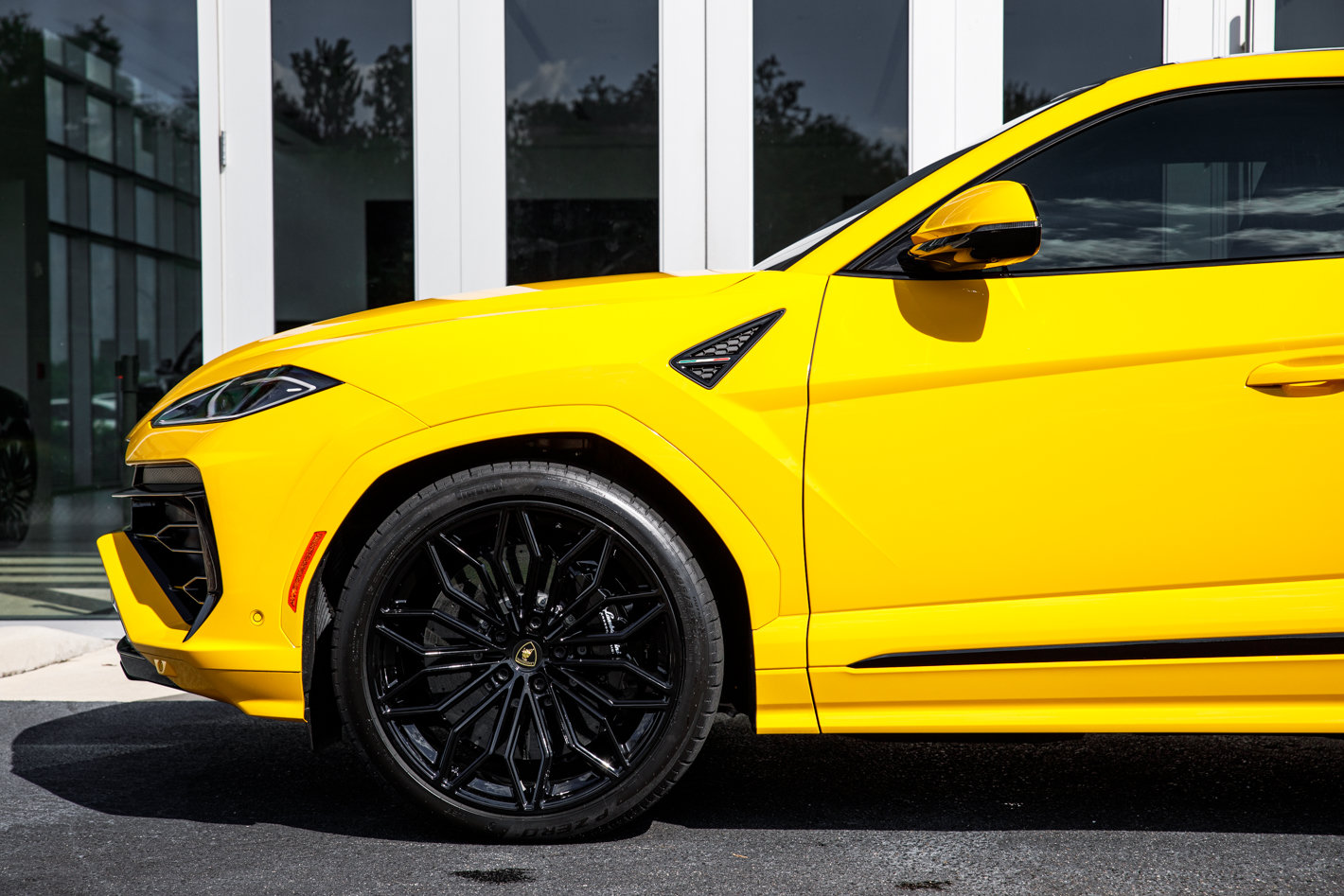 Used 2025 Lamborghini Urus SE AWD/4WD image 6
