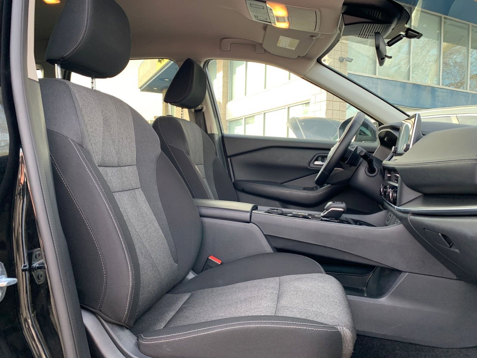 Used 2025 Nissan Rogue SV image 38