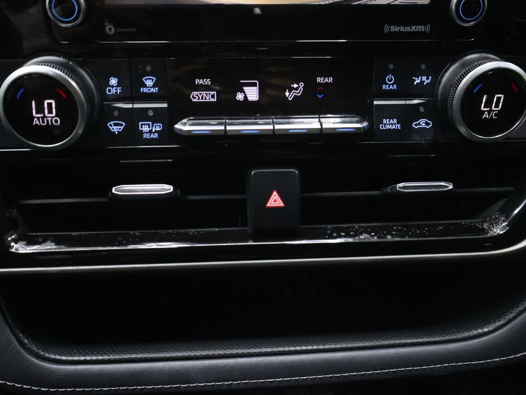 Used 2021 Toyota Highlander L FWD image 26