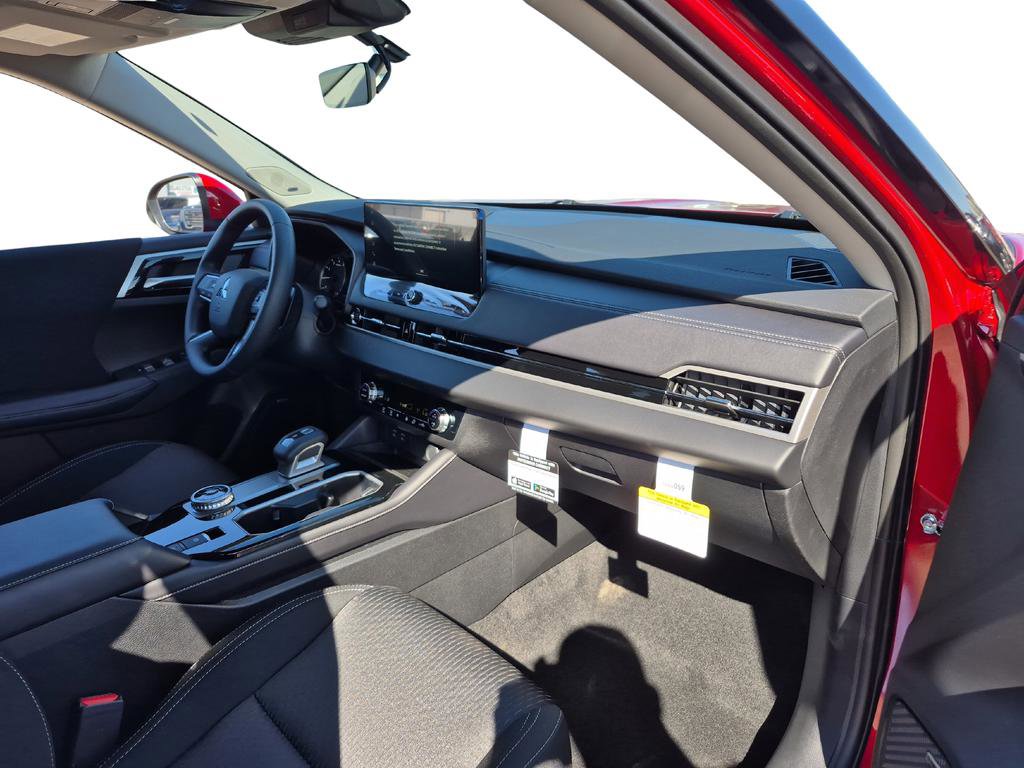 New 2026 Mitsubishi Outlander ES FWD image 28
