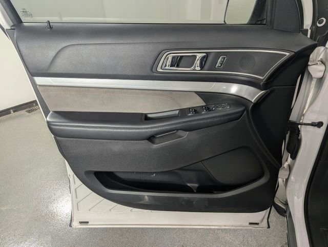 Used 2017 Ford Explorer XLT w/ Equipment Group 202A image 10