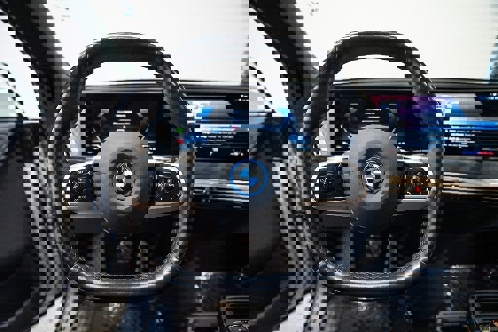 Used 2023 BMW iX xDrive50 w/ Ultimate Package 2 image 17