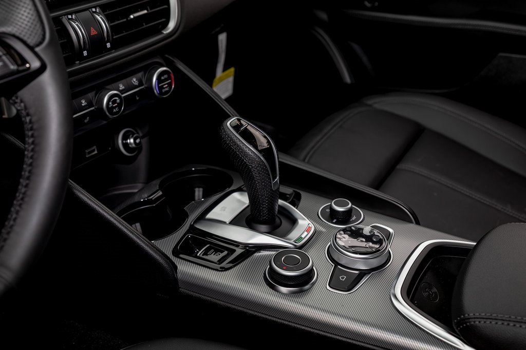New 2025 Alfa Romeo Giulia w/ Driving Assist Package image 21