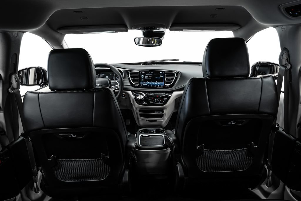 Used 2024 Chrysler Pacifica Limited FWD image 18