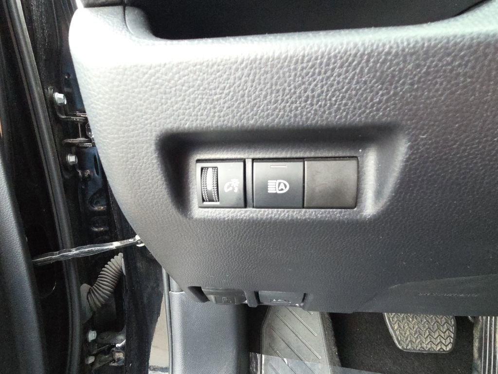 Used 2025 Toyota RAV4 XLE FWD image 20
