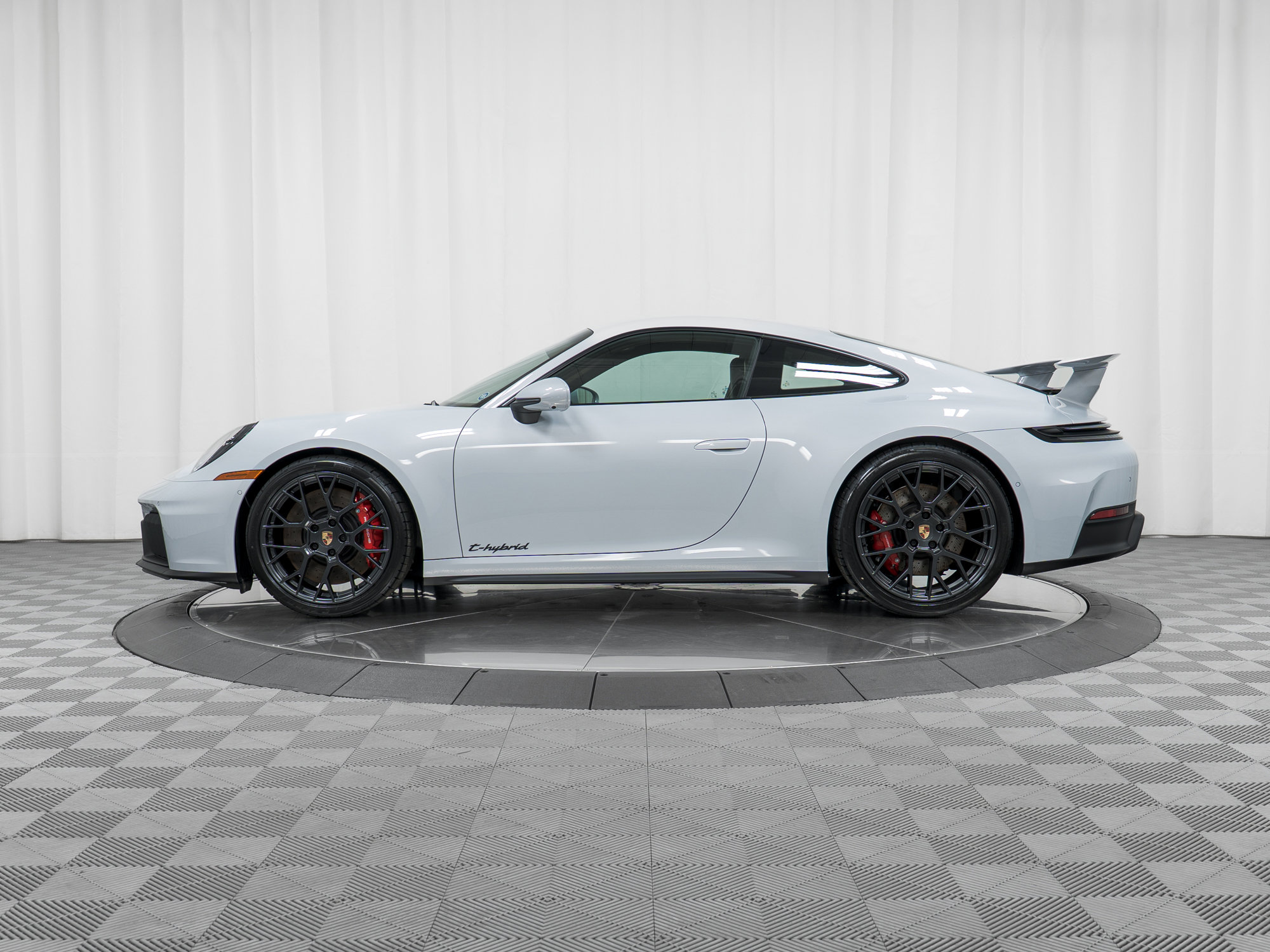 New 2026 Porsche 911 Carrera GTS image 2