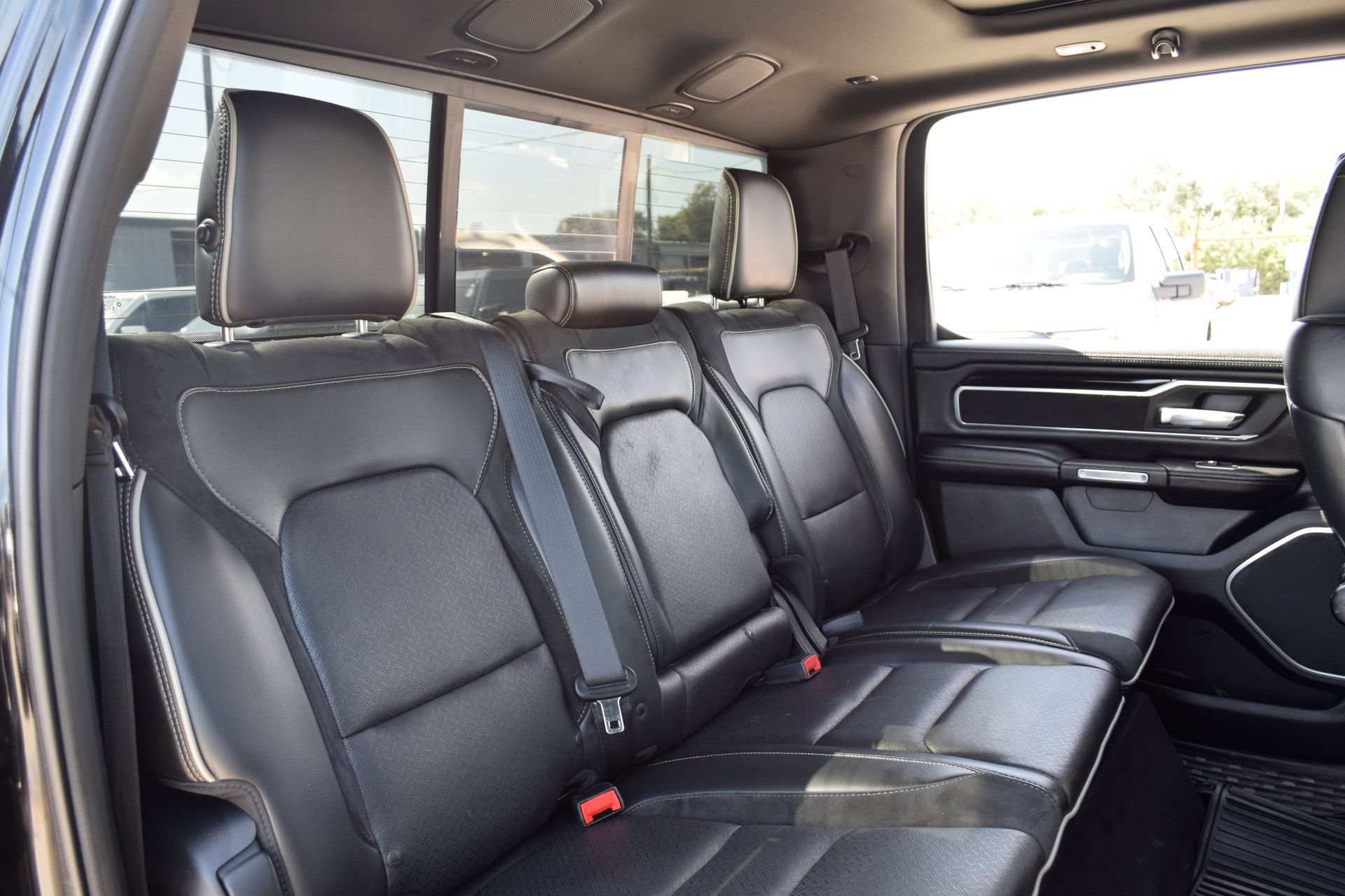 Used 2019 RAM 1500 Laramie AWD/4WD image 22
