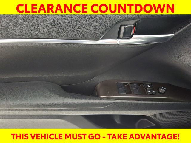 Used 2024 Toyota Camry SE image 14