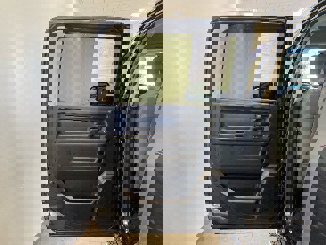 Used 2017 RAM 2500 Tradesman w/ Chrome Appearance Group image 8