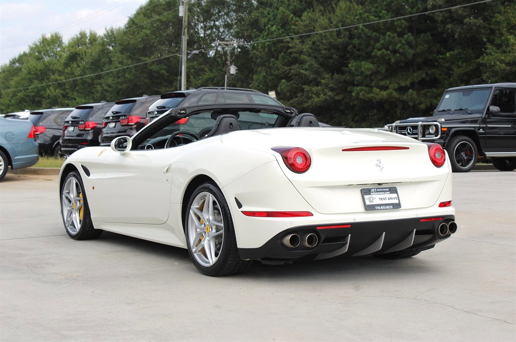 Used 2015 Ferrari California T RWD image 8