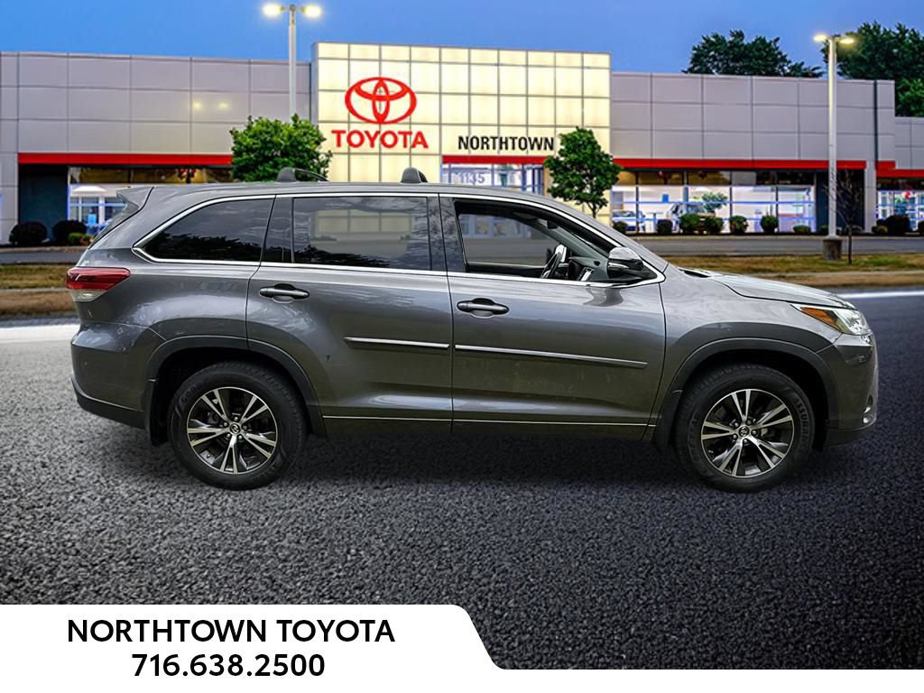 Used 2018 Toyota Highlander Plus AWD/4WD image 29