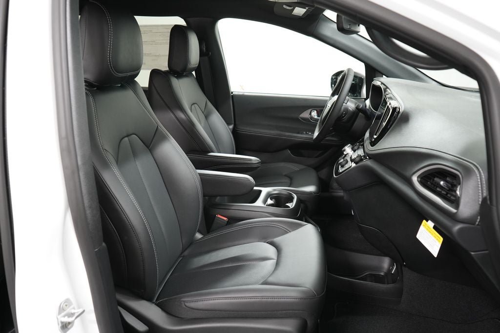 New 2026 Chrysler Pacifica Select FWD image 24