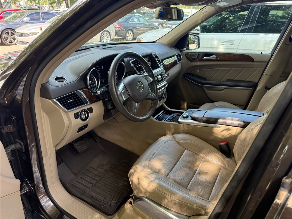 Used 2016 Mercedes-Benz GL 550 4MATIC image 10