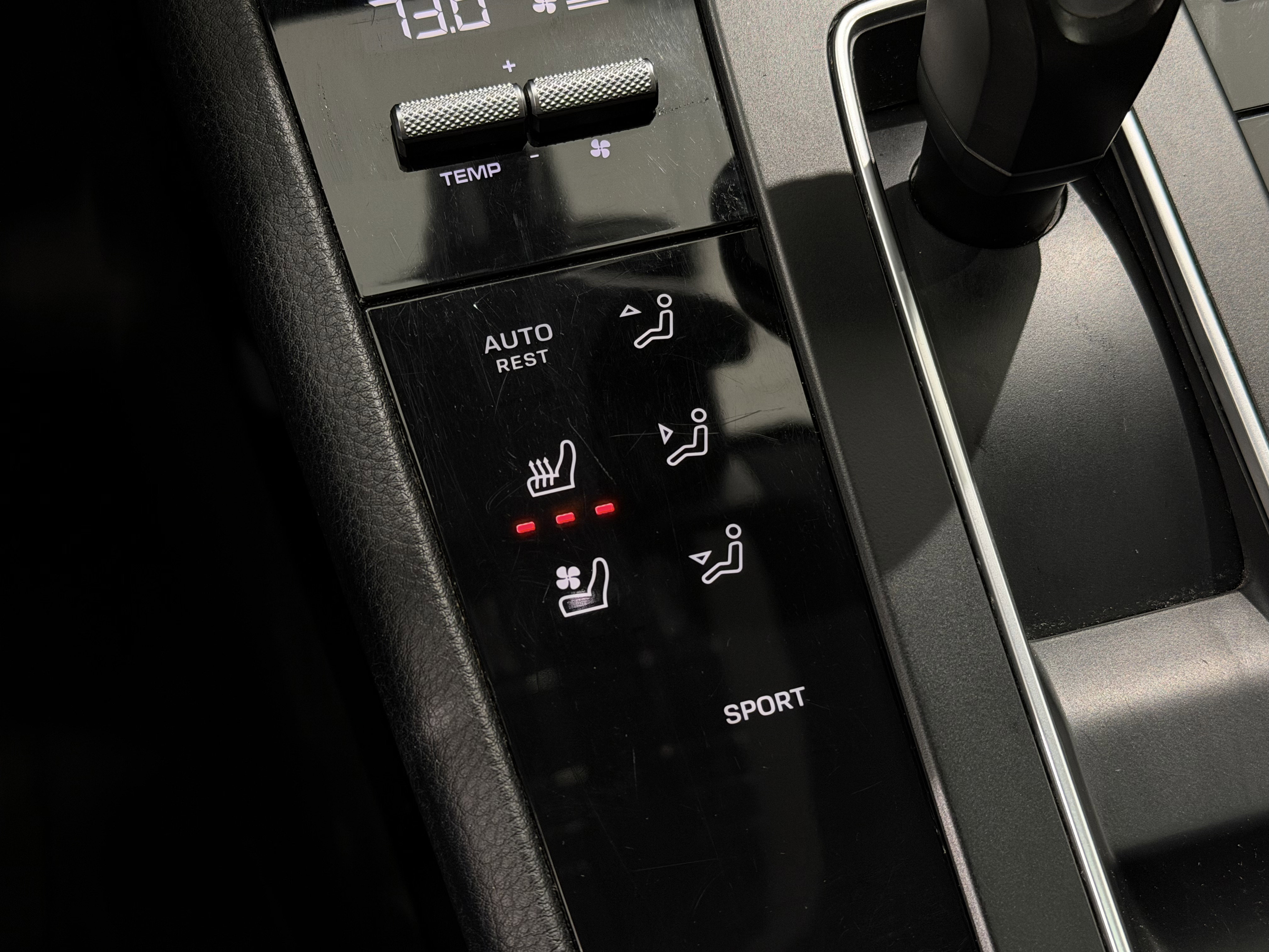 Certified 2022 Porsche Macan image 37