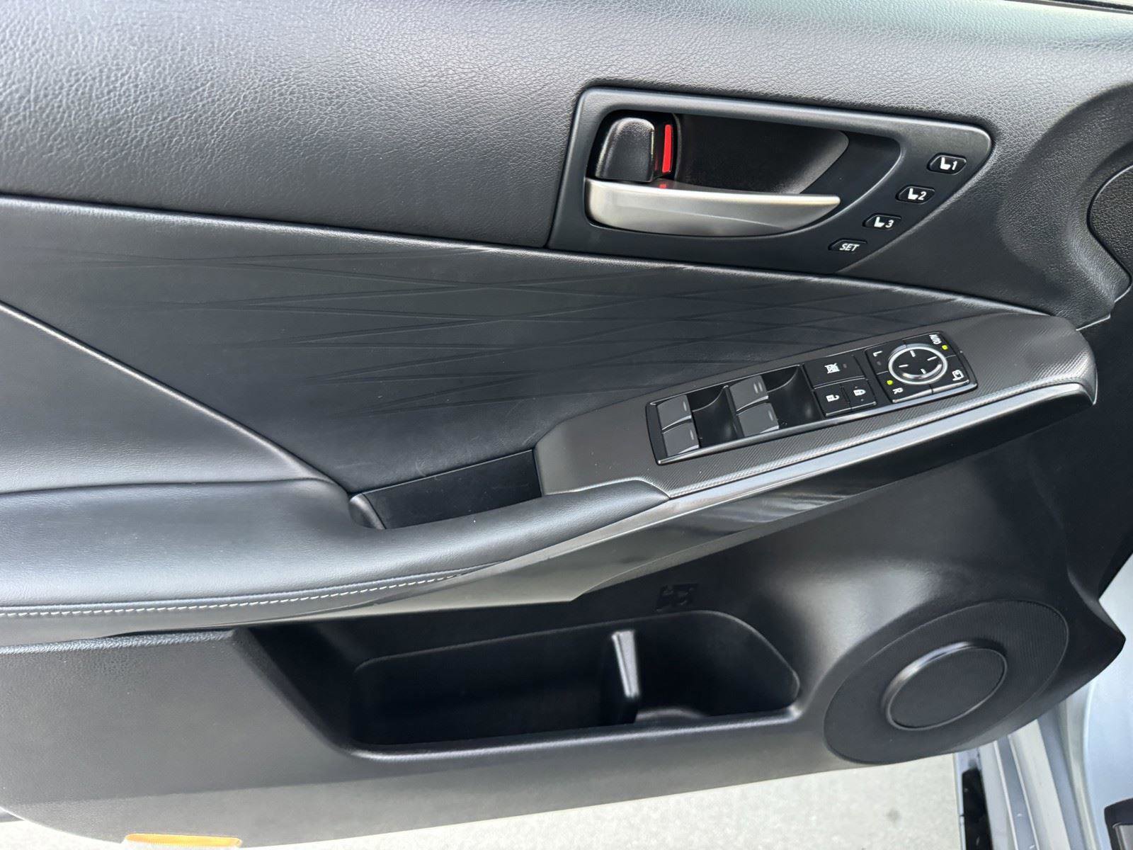 Used 2025 Lexus IS 350 F Sport image 15