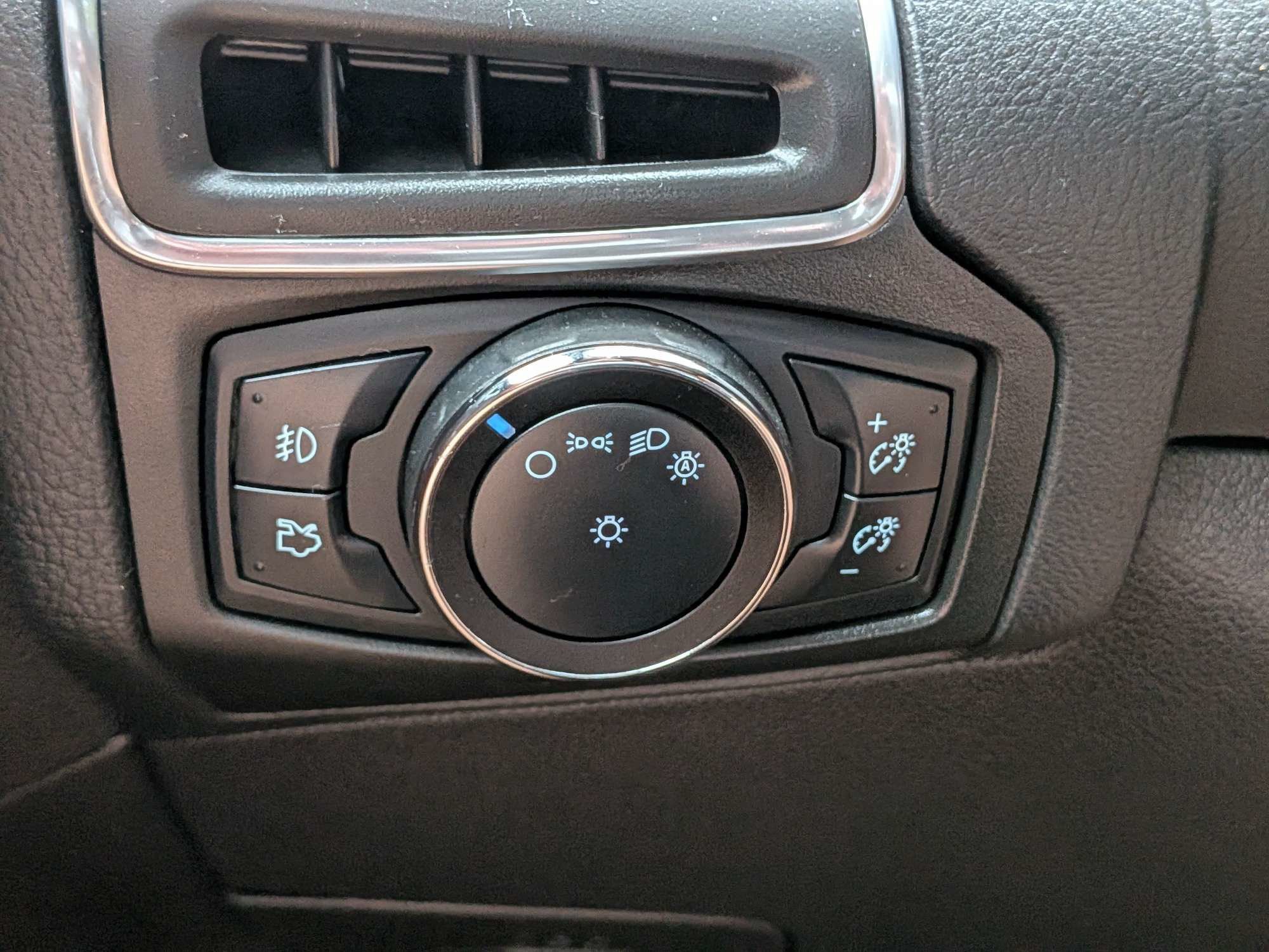 Used 2014 Ford Focus Titanium FWD image 30
