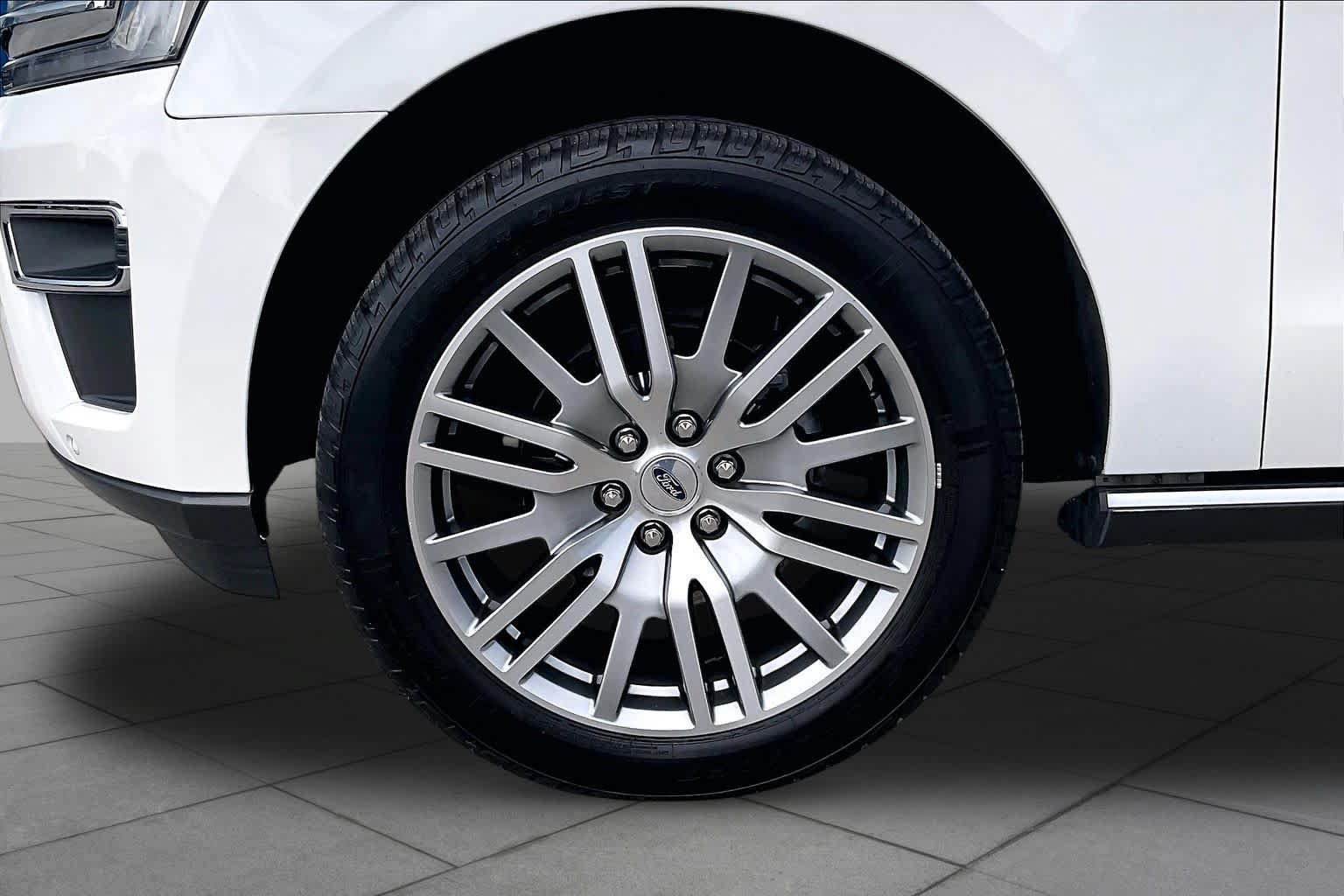Used 2023 Ford Expedition Limited RWD image 10