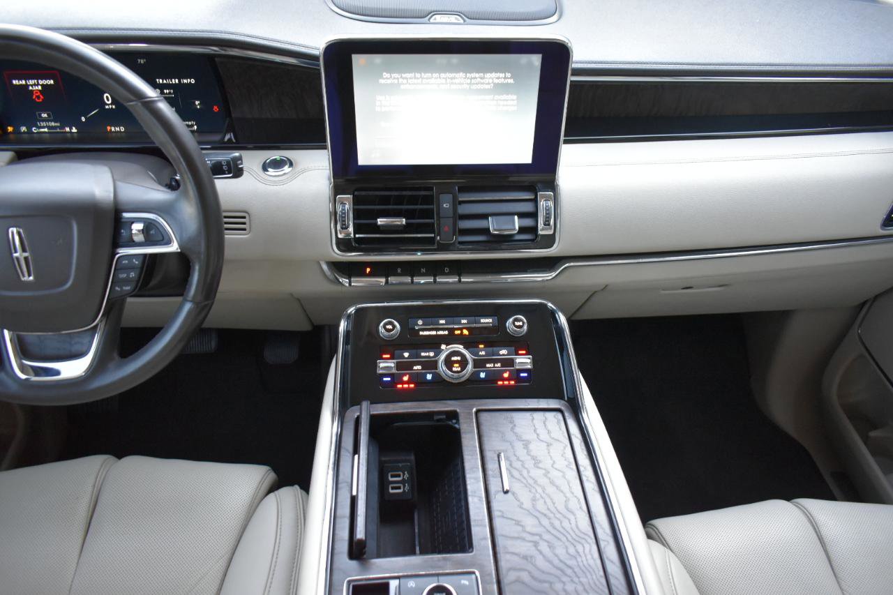 Used 2018 Lincoln Navigator Select RWD image 19
