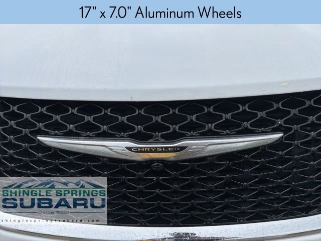 Used 2024 Chrysler Pacifica Touring-L FWD image 10