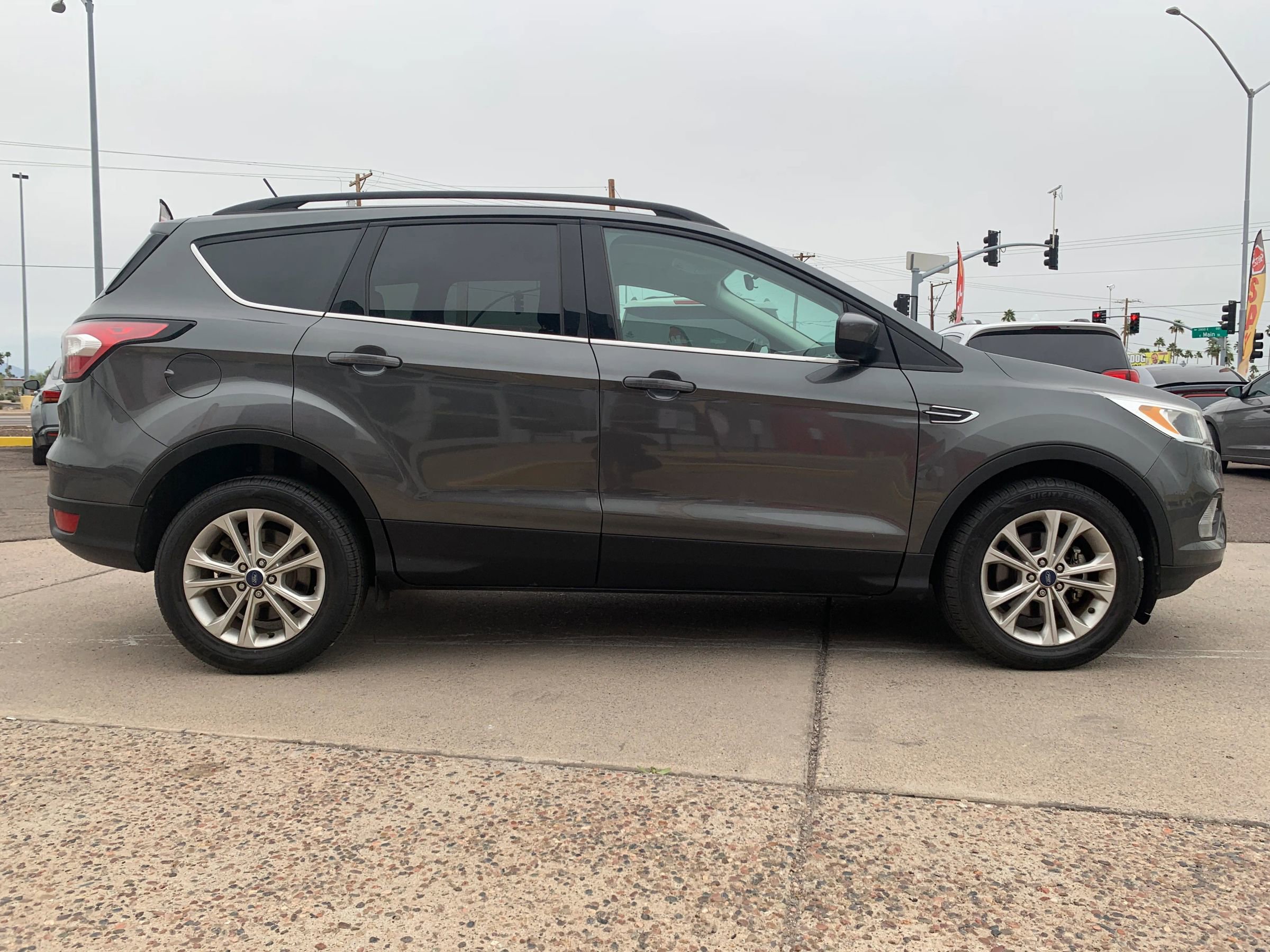 Used 2018 Ford Escape SE w/ SE Sync 3 Package image 4