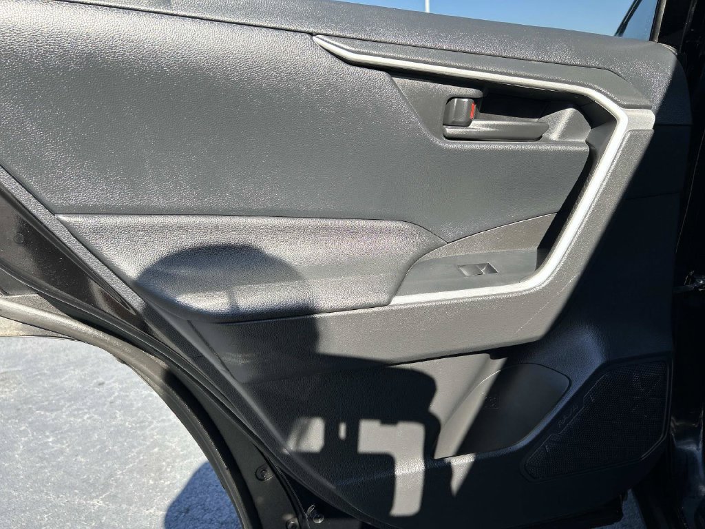 Used 2020 Toyota RAV4 LE FWD image 12