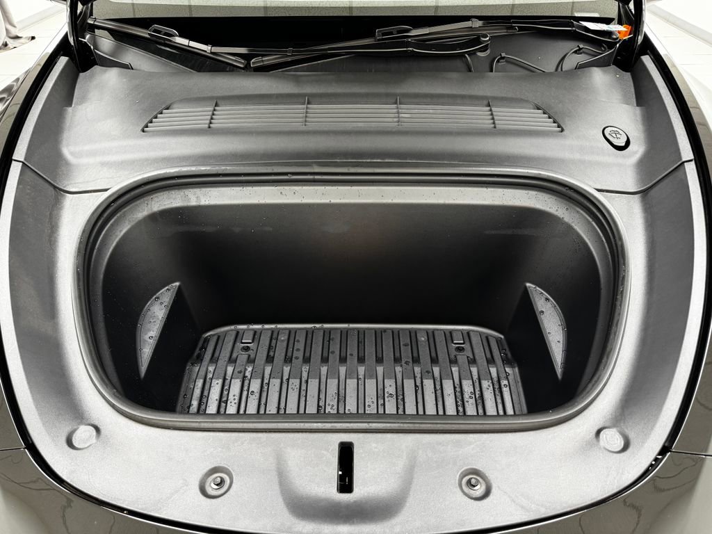 Used 2024 Tesla Model Y Long Range image 31