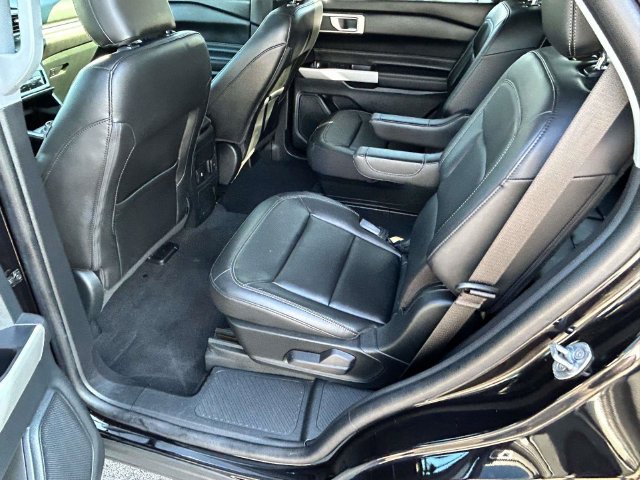 Used 2022 Ford Explorer XLT w/ Equipment Group 202A RWD image 16