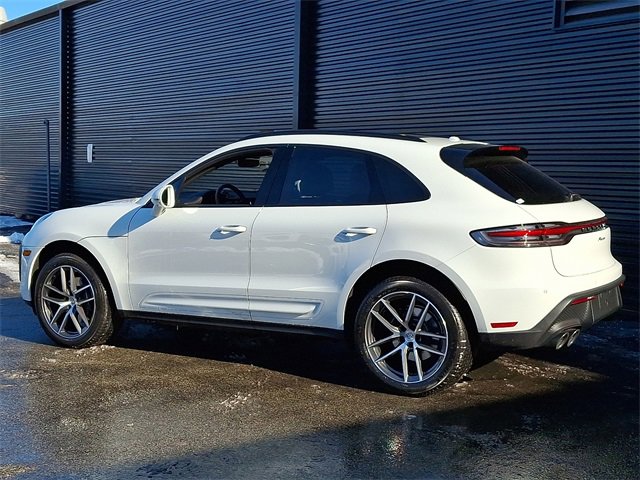 Used 2025 Porsche Macan image 3