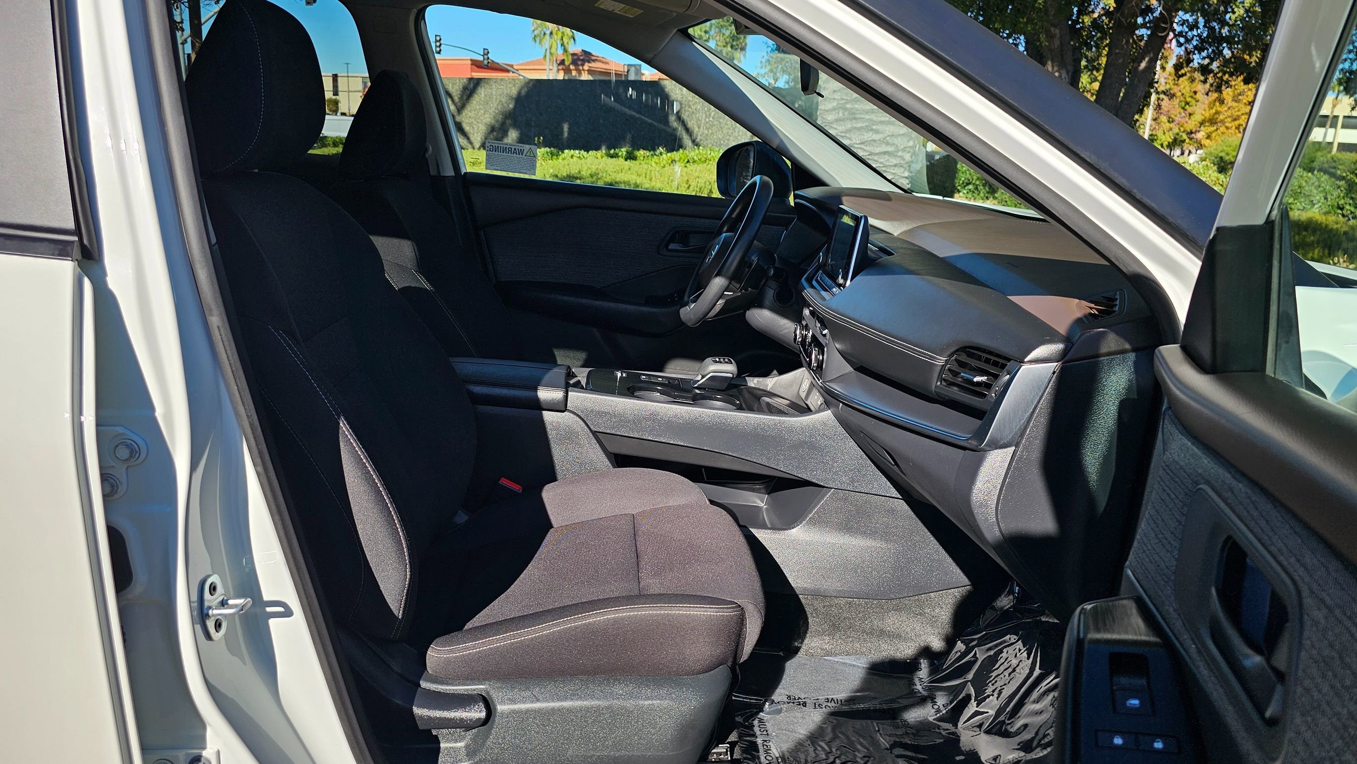 Used 2023 Nissan Rogue S FWD image 29