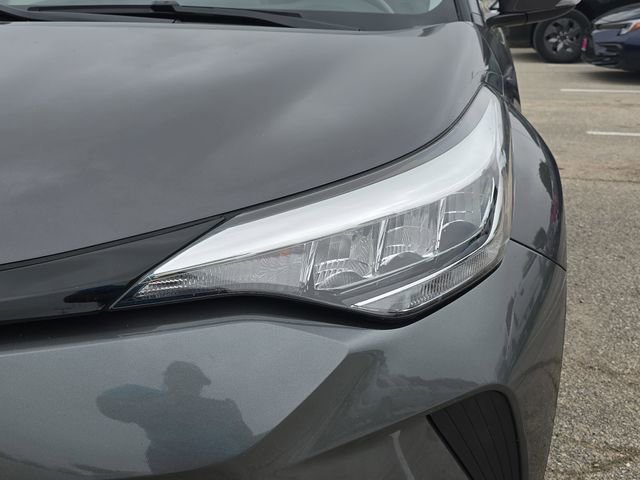 Used 2021 Toyota C-HR LE FWD image 31