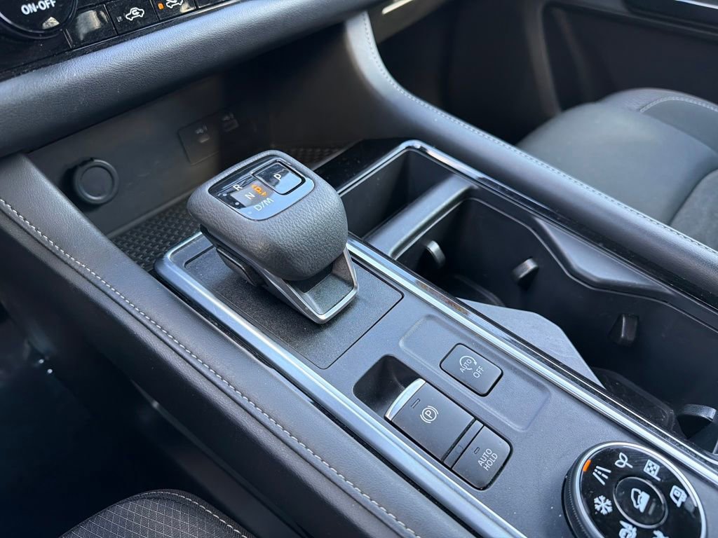 Used 2025 Nissan Pathfinder SV image 27