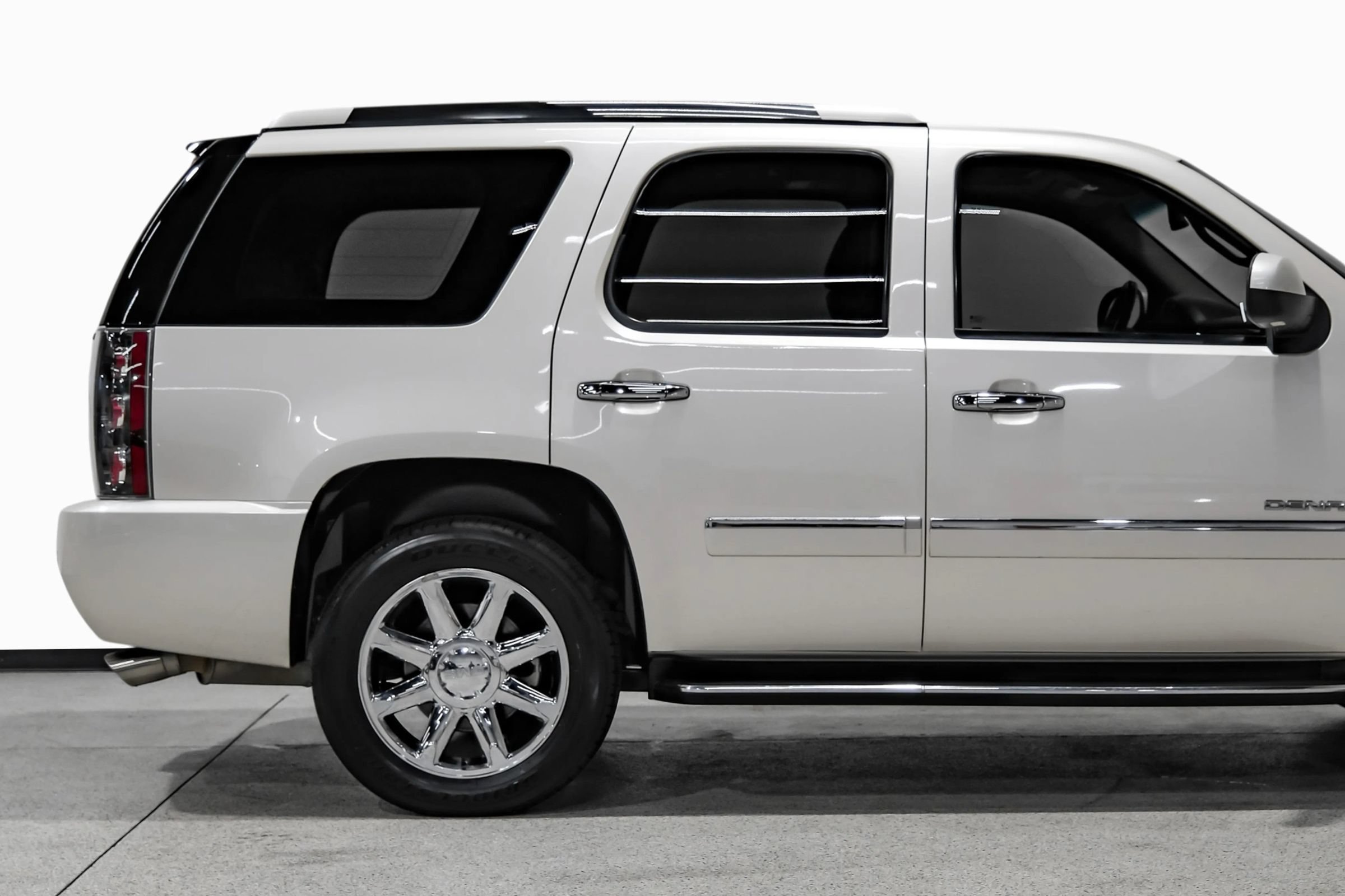 Used 2014 GMC Yukon Denali RWD image 10