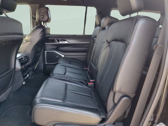 Certified 2024 Jeep Wagoneer L Series III w/ Flexible Seating Group AWD/4WD image 25