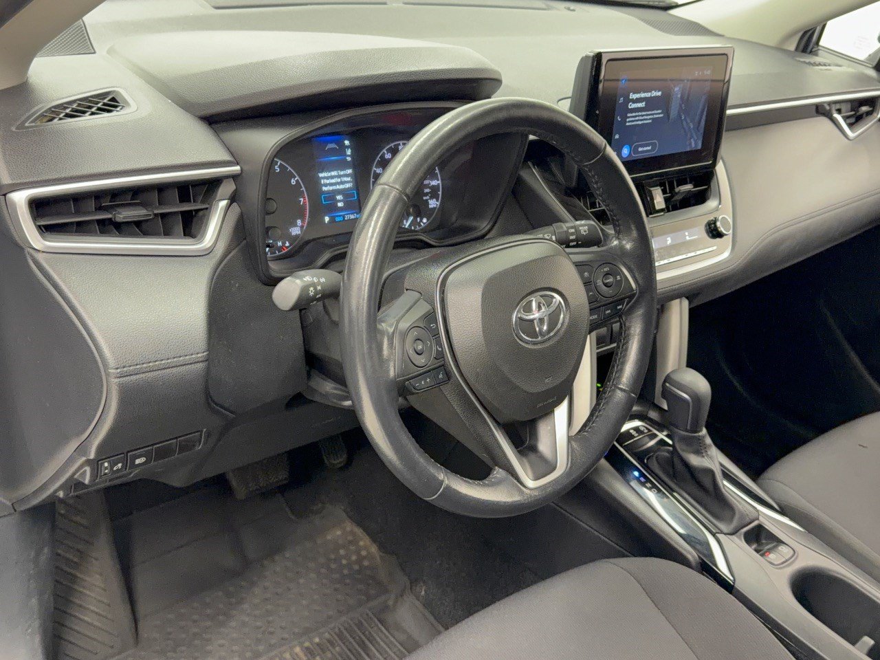 Used 2023 Toyota Corolla Cross LE AWD/4WD image 4