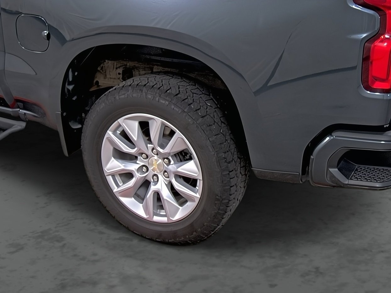 Used 2020 Chevrolet Silverado 1500 Custom w/ Custom Value Package image 9