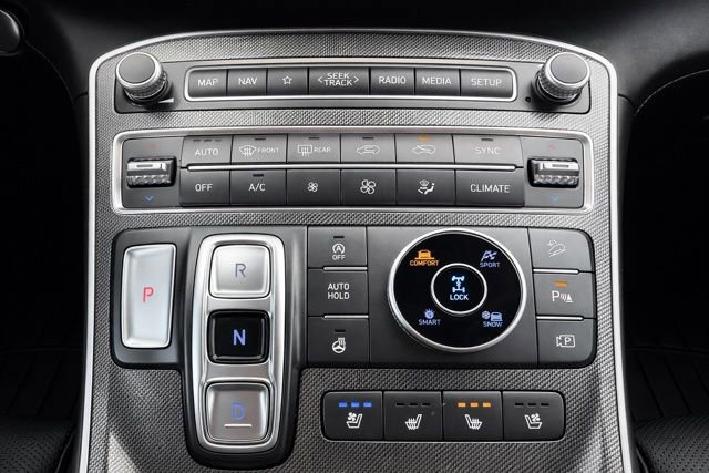 Used 2023 Hyundai Santa Fe Limited AWD/4WD image 17