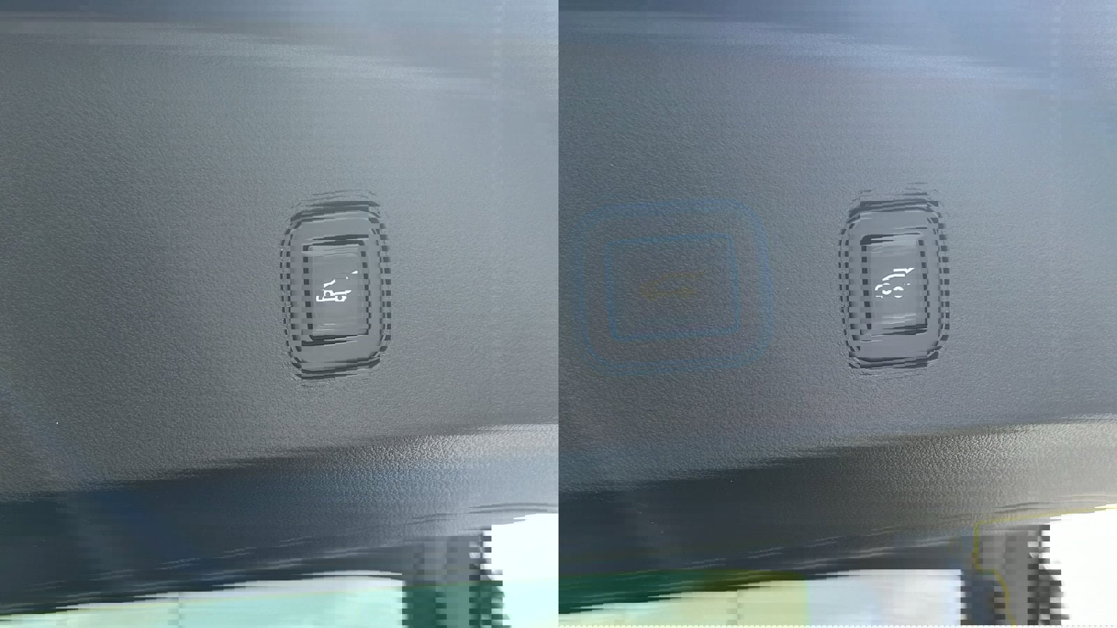 Used 2024 Cadillac Lyriq Sport image 29