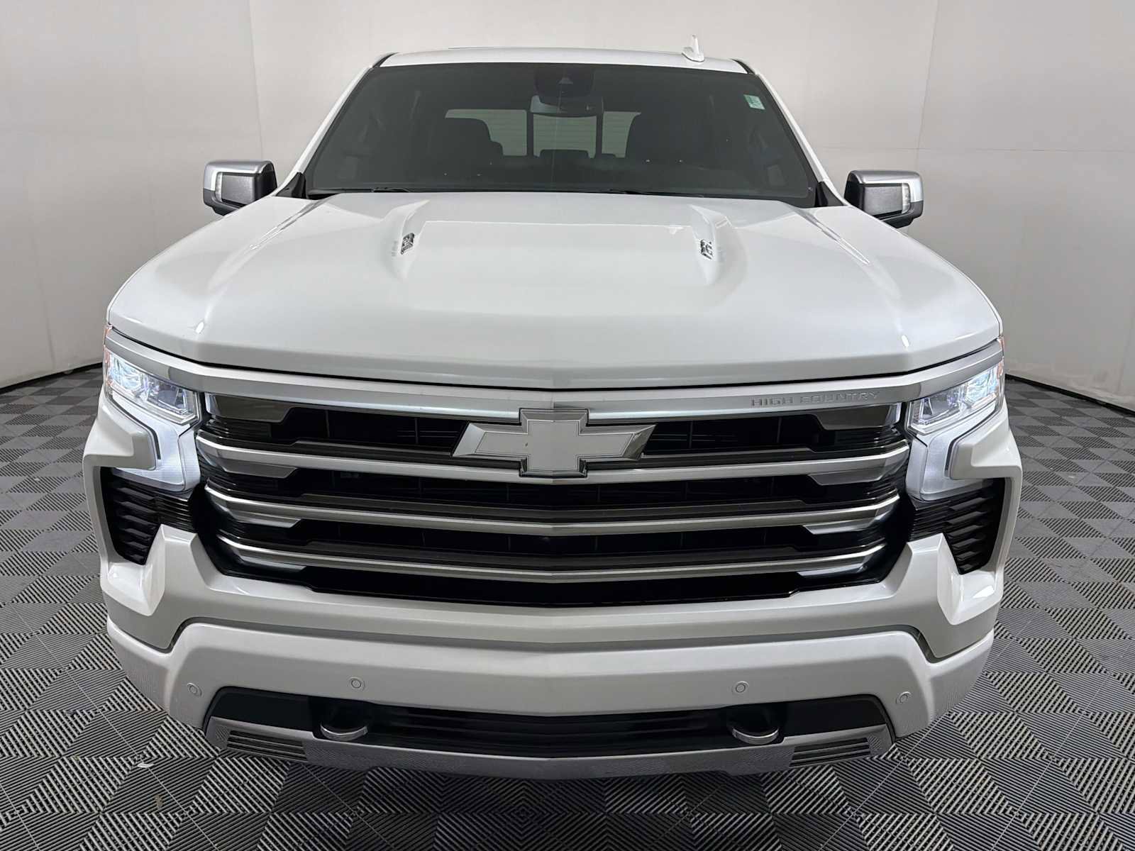 Used 2023 Chevrolet Silverado 1500 High Country w/ High Country Premium Package image 2