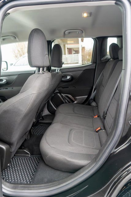 Used 2020 Jeep Renegade Latitude w/ Cold Weather Group image 12