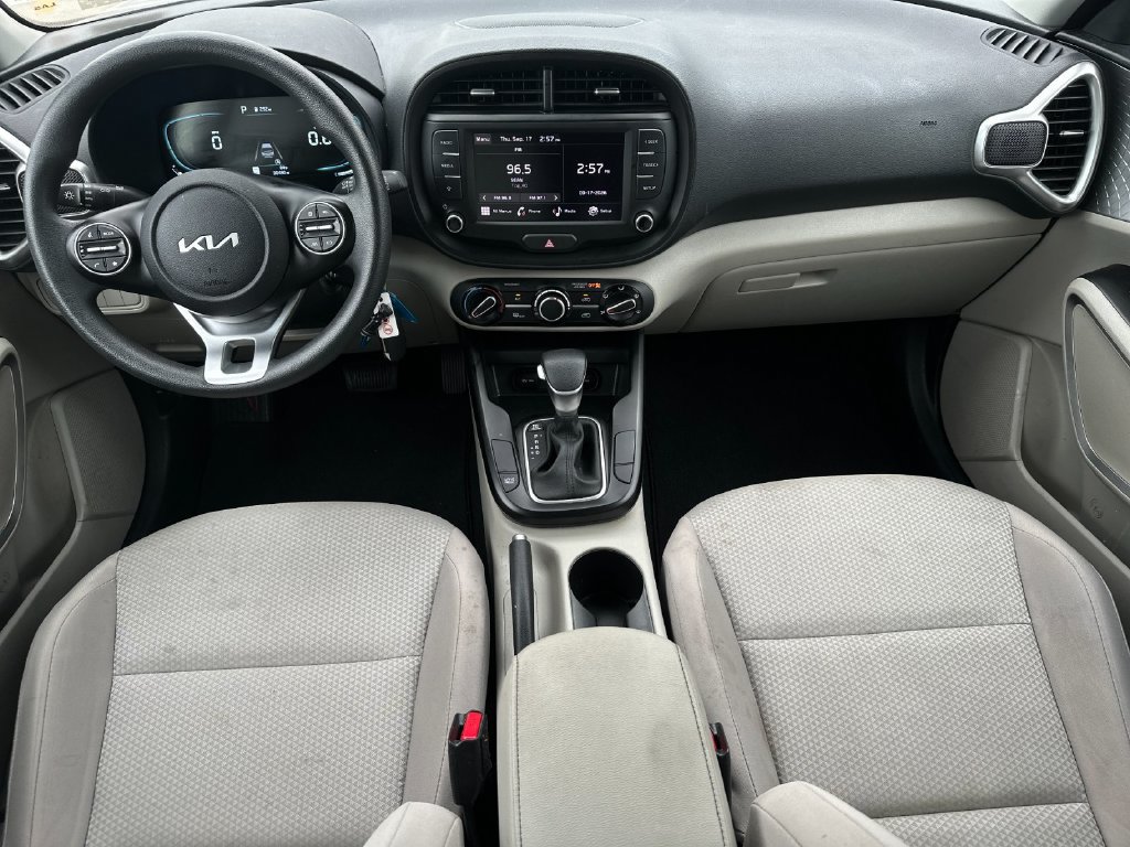 Used 2025 Kia Soul LX w/ LX Technology Package FWD image 12