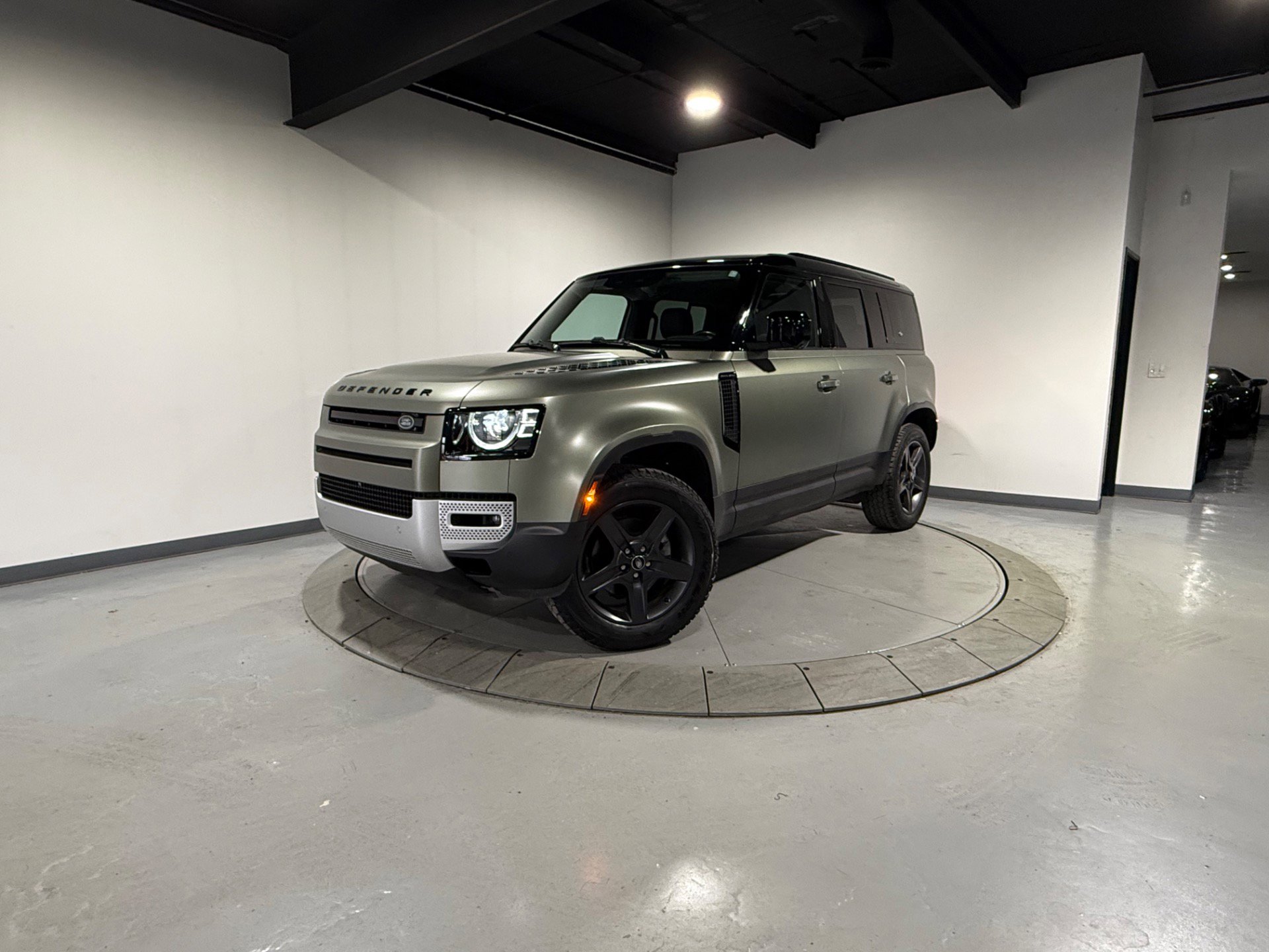 Used 2022 Land Rover Defender 110 S image 3