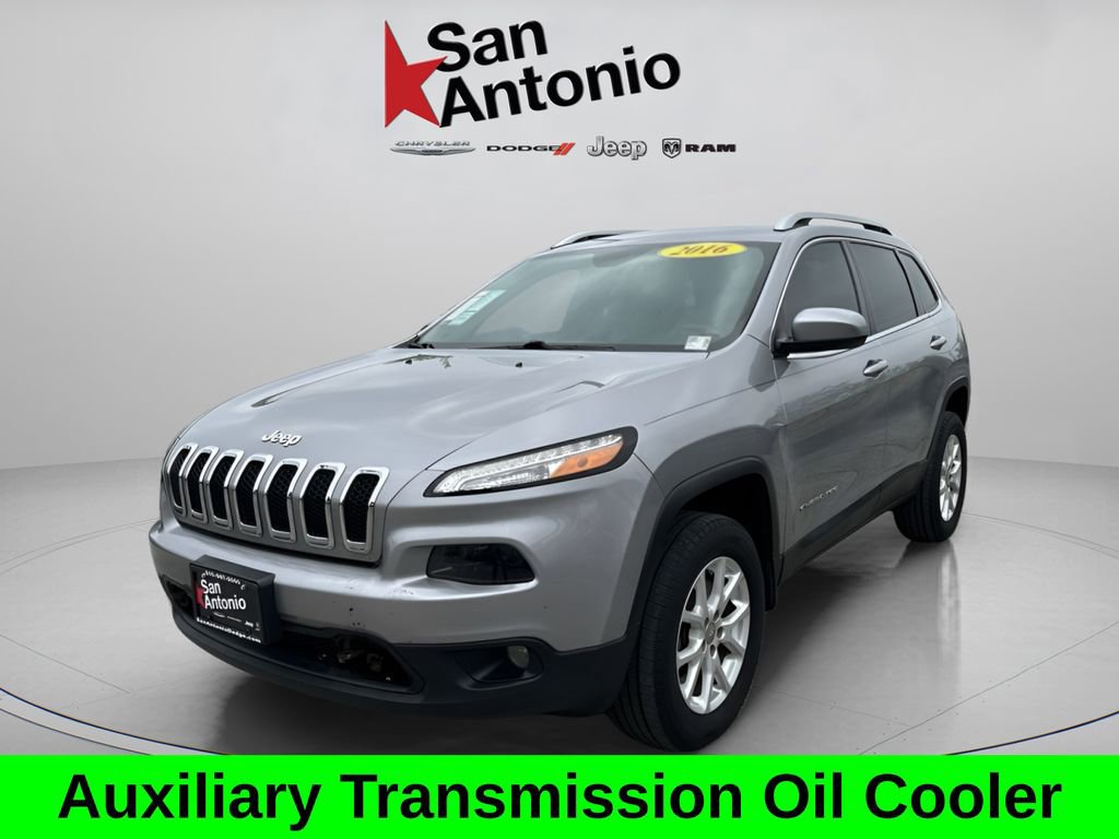 Used 2016 Jeep Cherokee Latitude w/ Trailer Tow Group AWD/4WD image 4